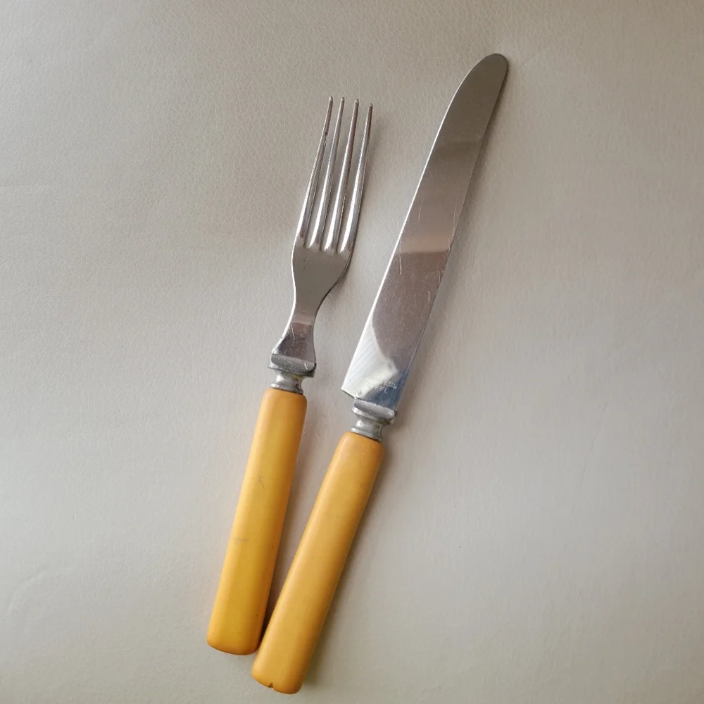 Vintage Yellow Handle Flatware  6 Knives 1 Fork Farmhouse ~ Bakelite or Catalin?
